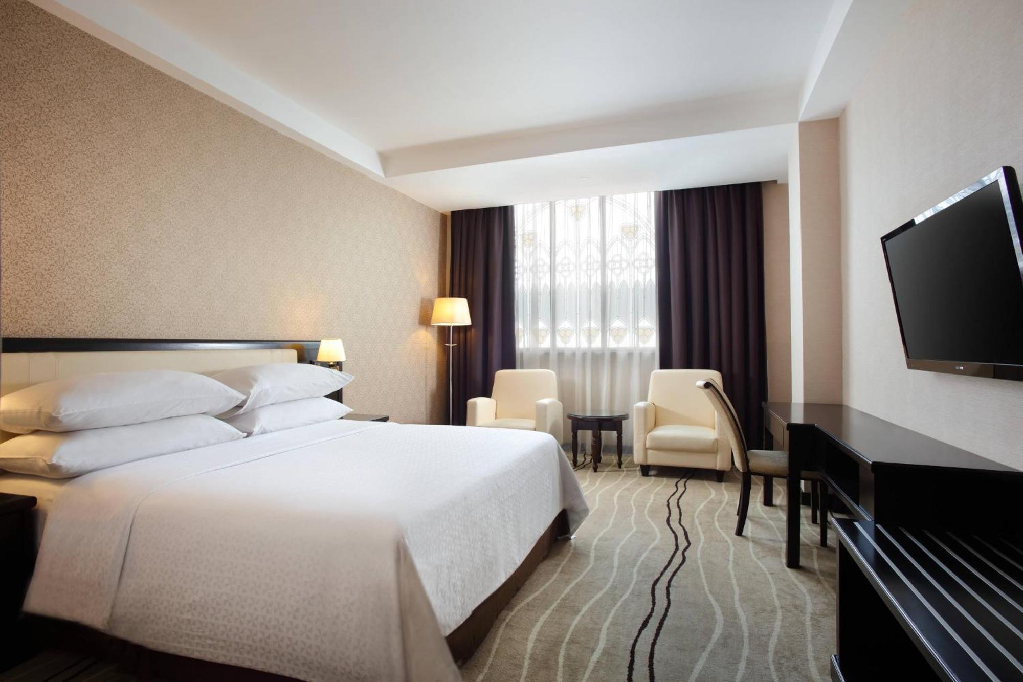 Four Points By Sheraton Medan Exterior photo
