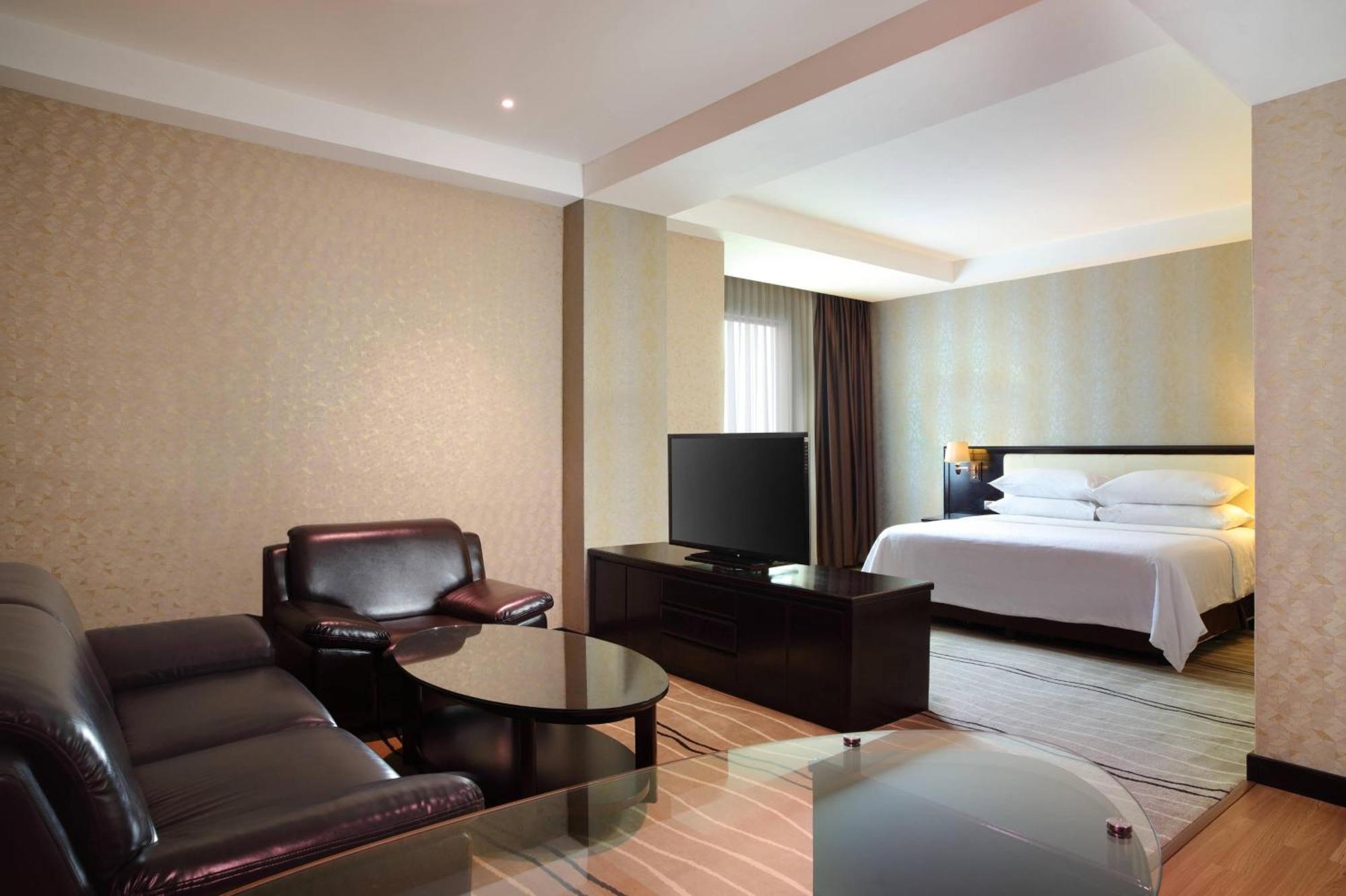 Four Points By Sheraton Medan Exterior photo