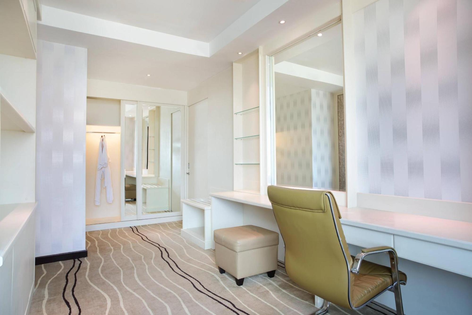 Four Points By Sheraton Medan Exterior photo
