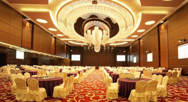 Four Points By Sheraton Medan Exterior photo